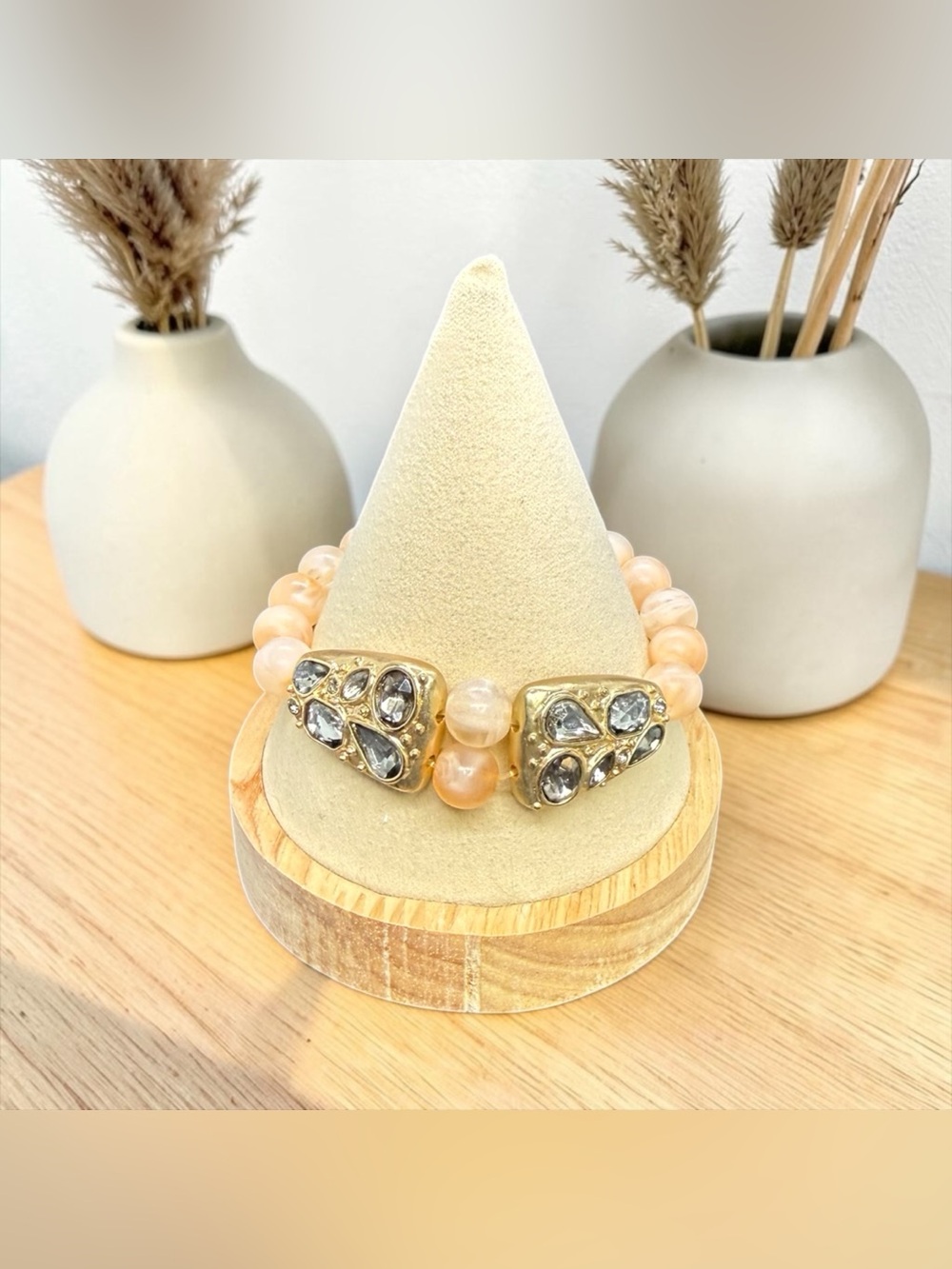 💛Gold-Tone Trumpet Beads w/Crystal Accents & Peach Beaded Stretch Bracelet💛